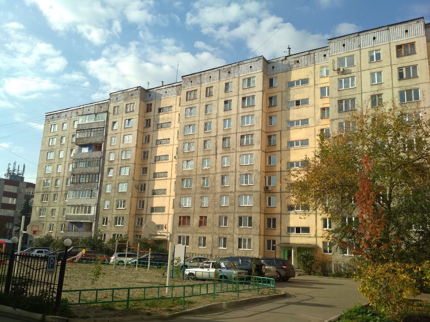 край. Алтайский, г. Барнаул, ул. Чкалова, д. 57-фасад здания