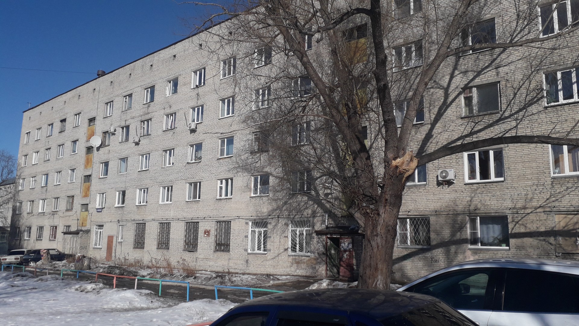 обл. Курганская, г. Курган, ул. Бурова-Петрова, д. 93-фасад здания