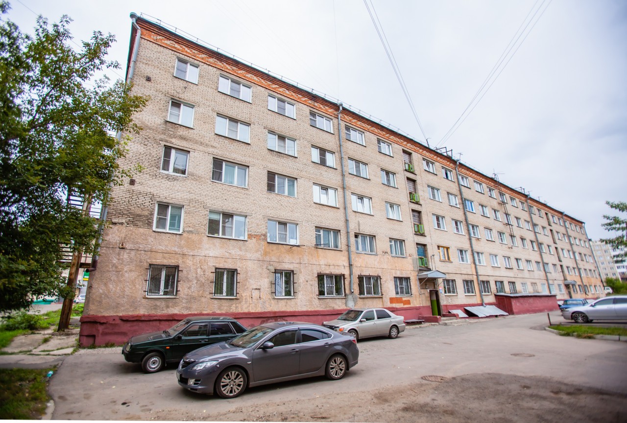 край. Алтайский, г. Барнаул, ул. Чудненко, д. 93-фасад здания