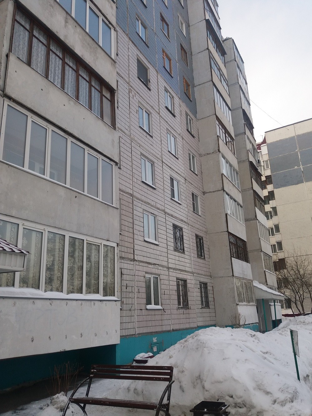 край. Алтайский, г. Барнаул, ул. Шумакова, д. 35-фасад здания