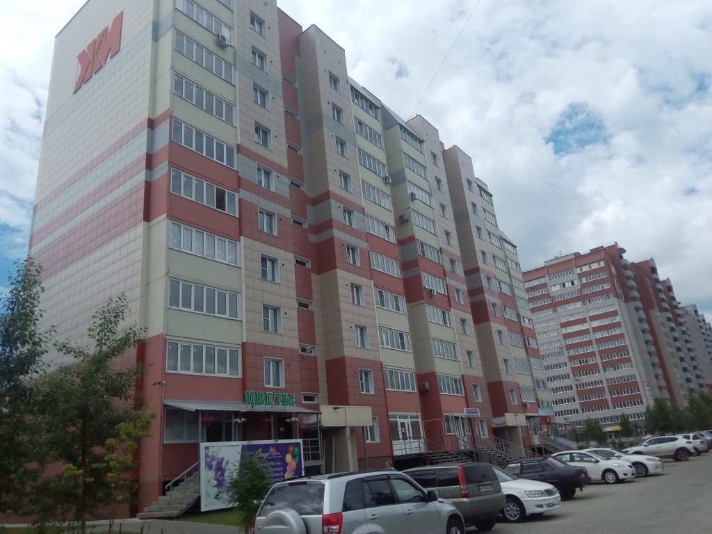 край. Алтайский, г. Барнаул, ул. Шумакова, д. 61-фасад здания