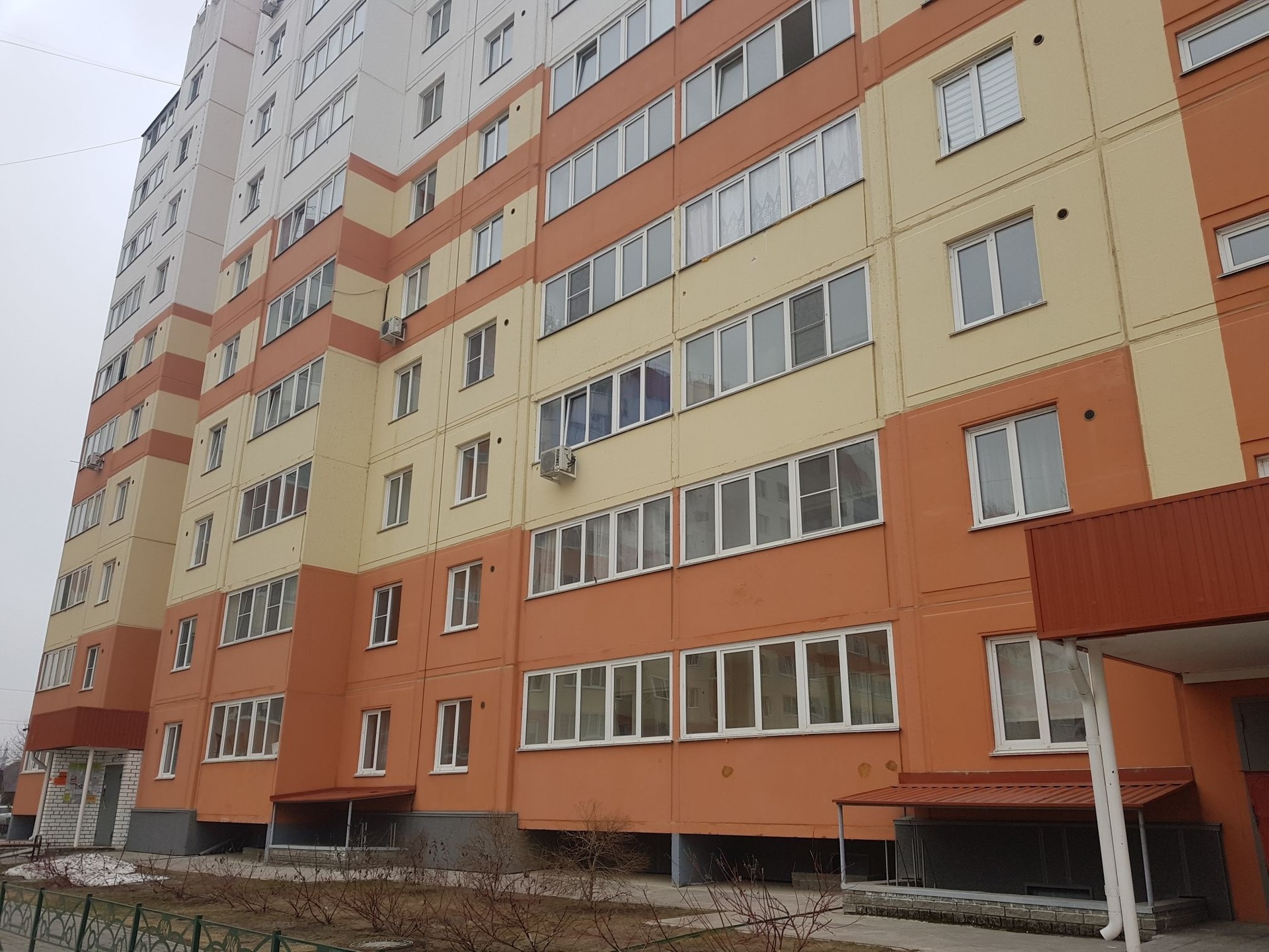 край. Алтайский, г. Барнаул, ул. Шумакова, д. 65-фасад здания