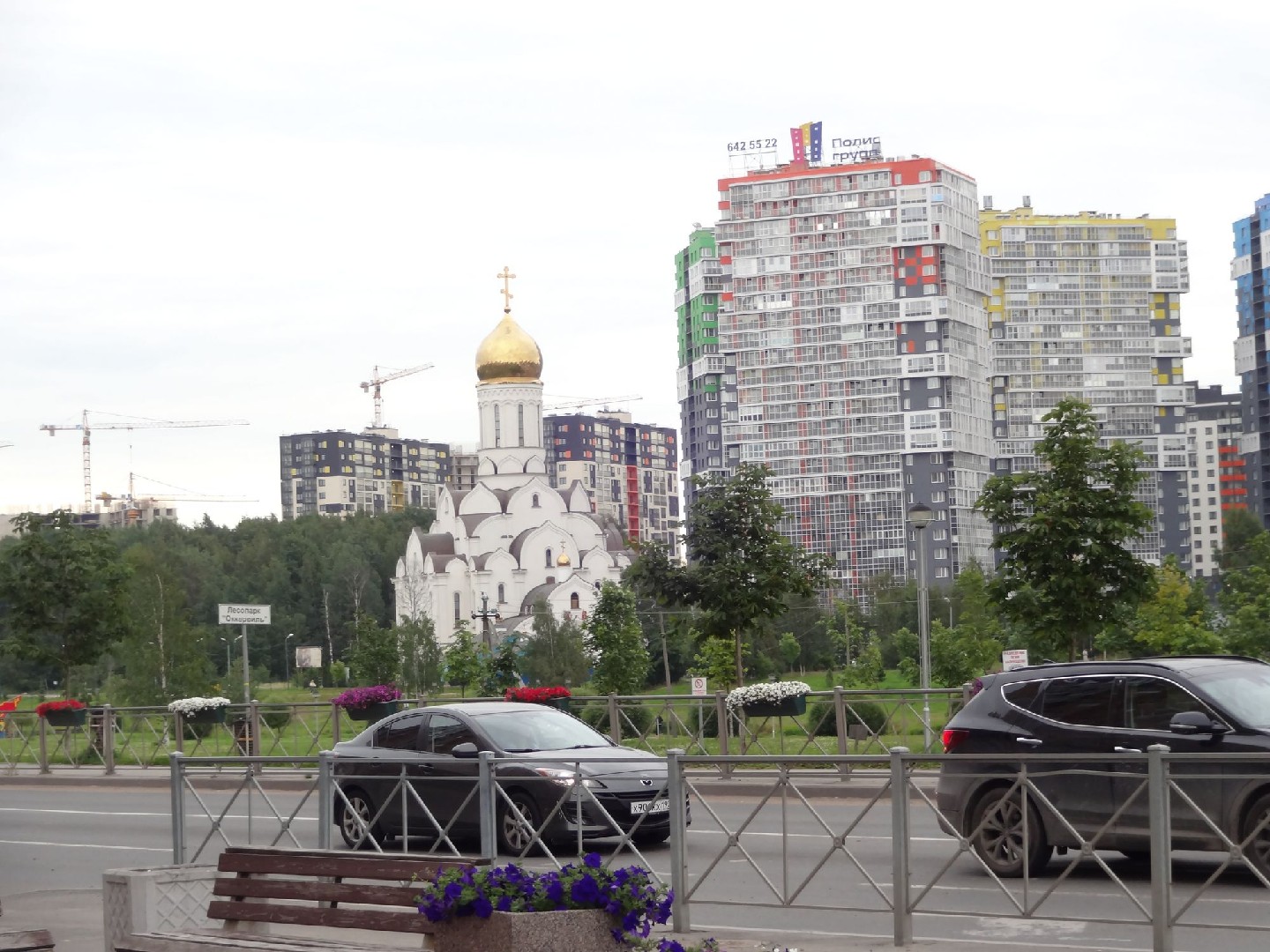 обл. Ленинградская, р-н. Всеволожский, д. Кудрово, ул. Ленинградская, д. 3-придомовая территория