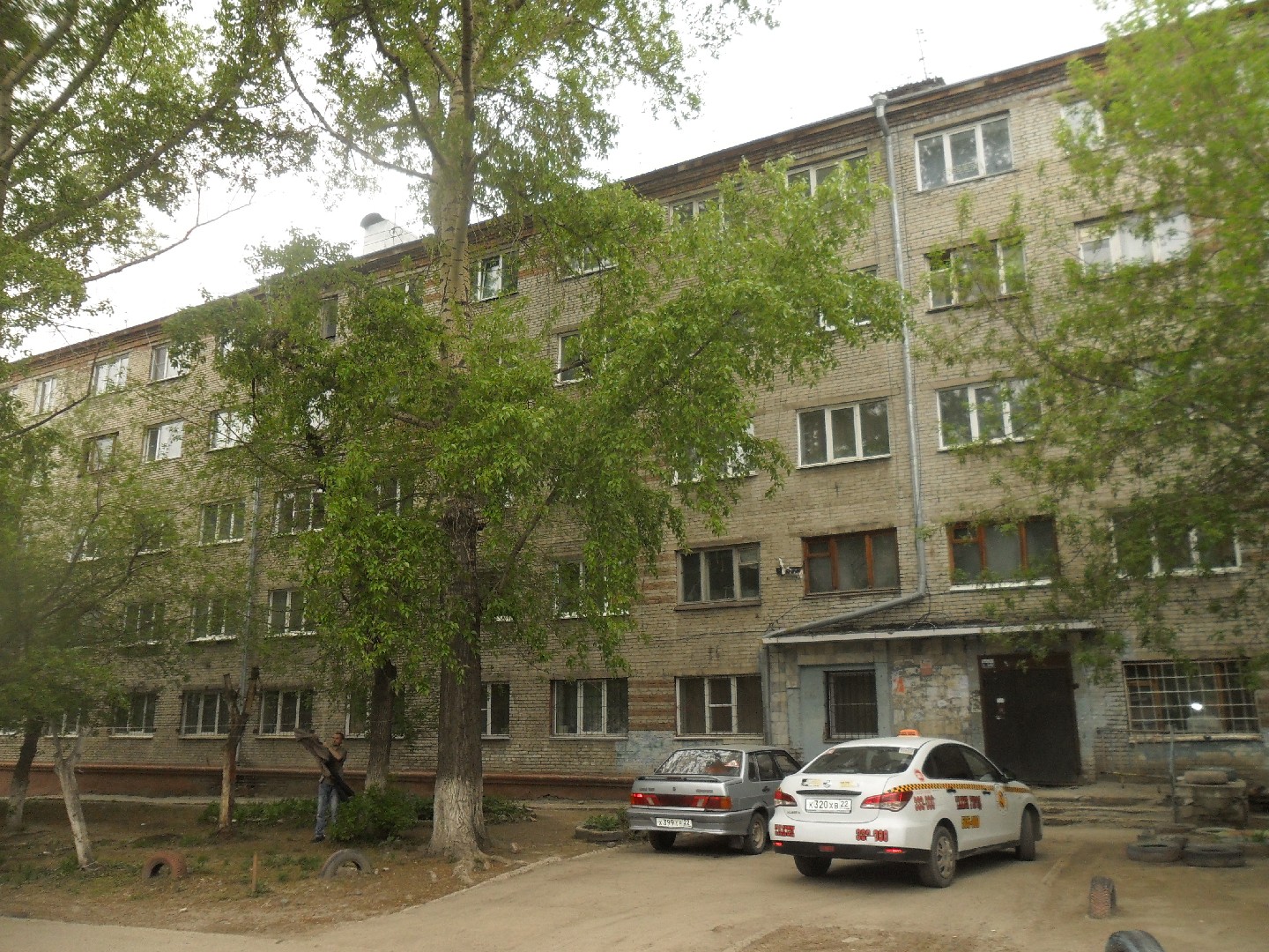 край. Алтайский, г. Барнаул, ул. Эмилии Алексеевой, д. 68-фасад здания