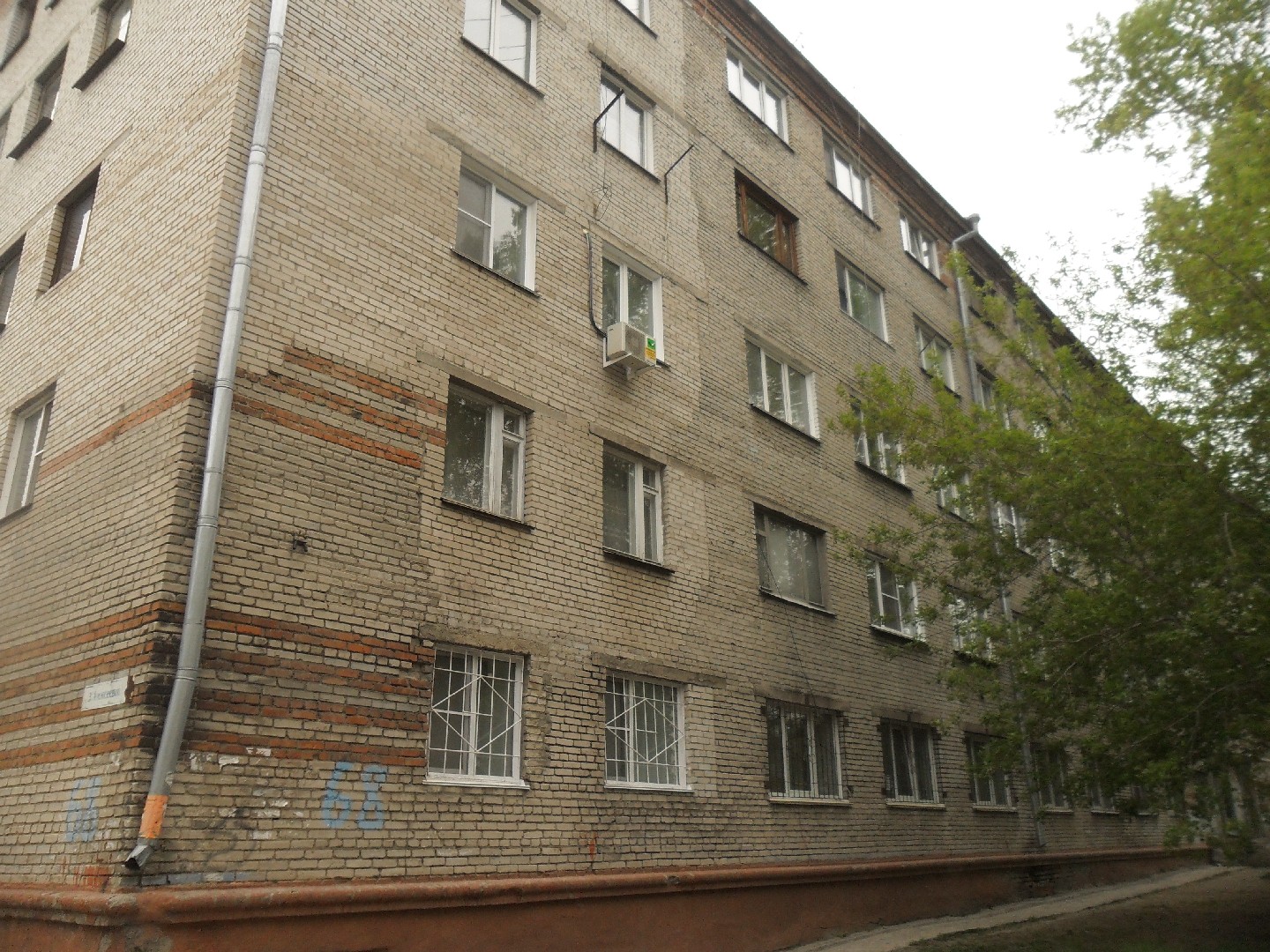 край. Алтайский, г. Барнаул, ул. Эмилии Алексеевой, д. 68-фасад здания