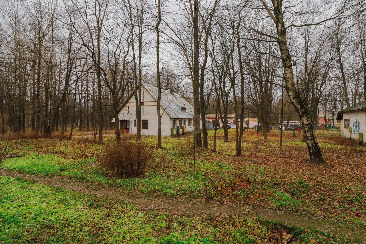 обл. Ленинградская, р-н. Всеволожский, с. Павлово, ул. Быкова, д. 17-придомовая территория