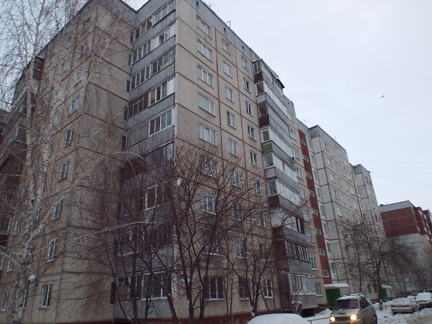 край. Алтайский, г. Барнаул, ул. Энтузиастов, д. 40-фасад здания