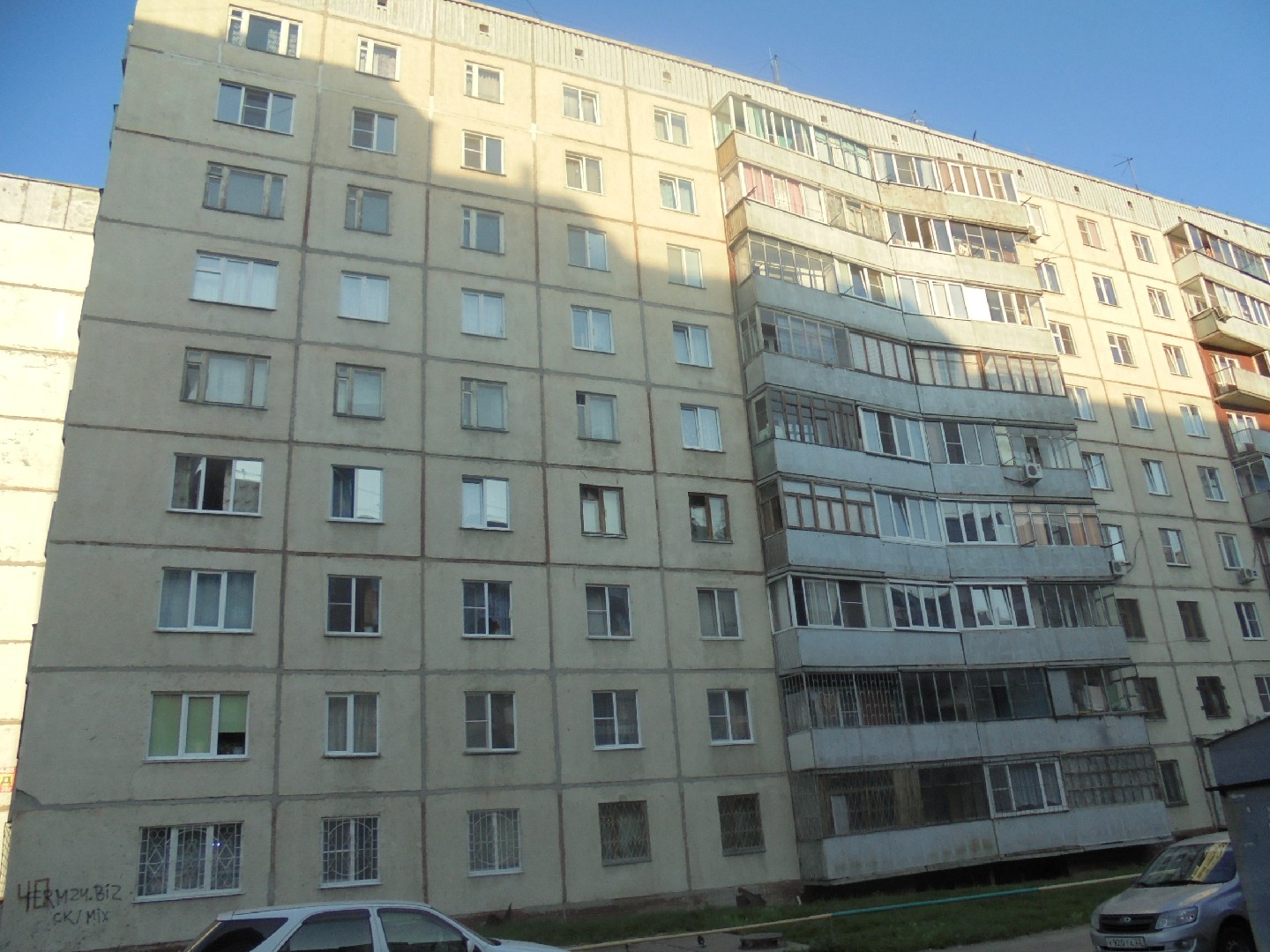 край. Алтайский, г. Барнаул, ул. Энтузиастов, д. 40-фасад здания