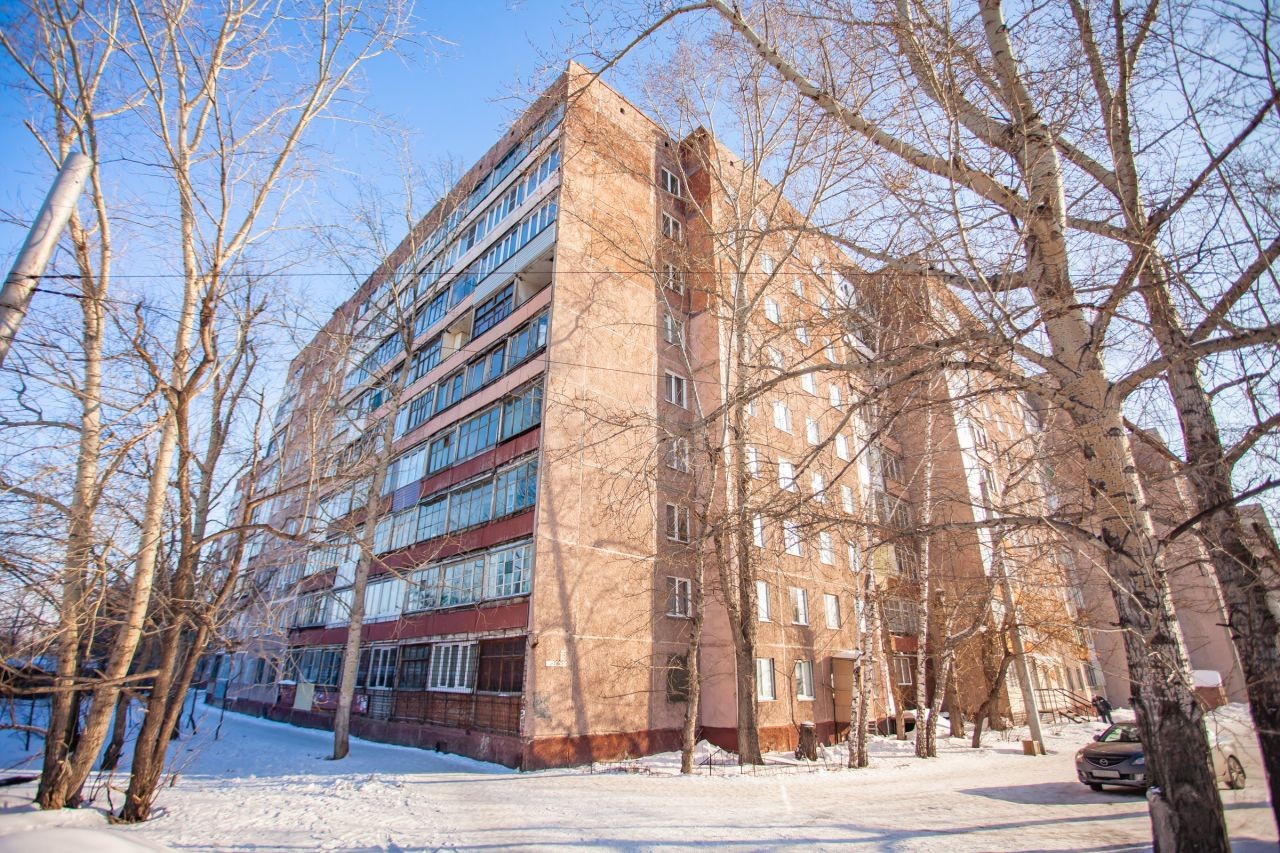 край. Алтайский, г. Барнаул, ул. Юрина, д. 246-фасад здания