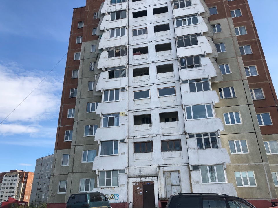 обл. Магаданская, г. Магадан, ул. Набережная реки Магаданки, д. 49-фасад здания