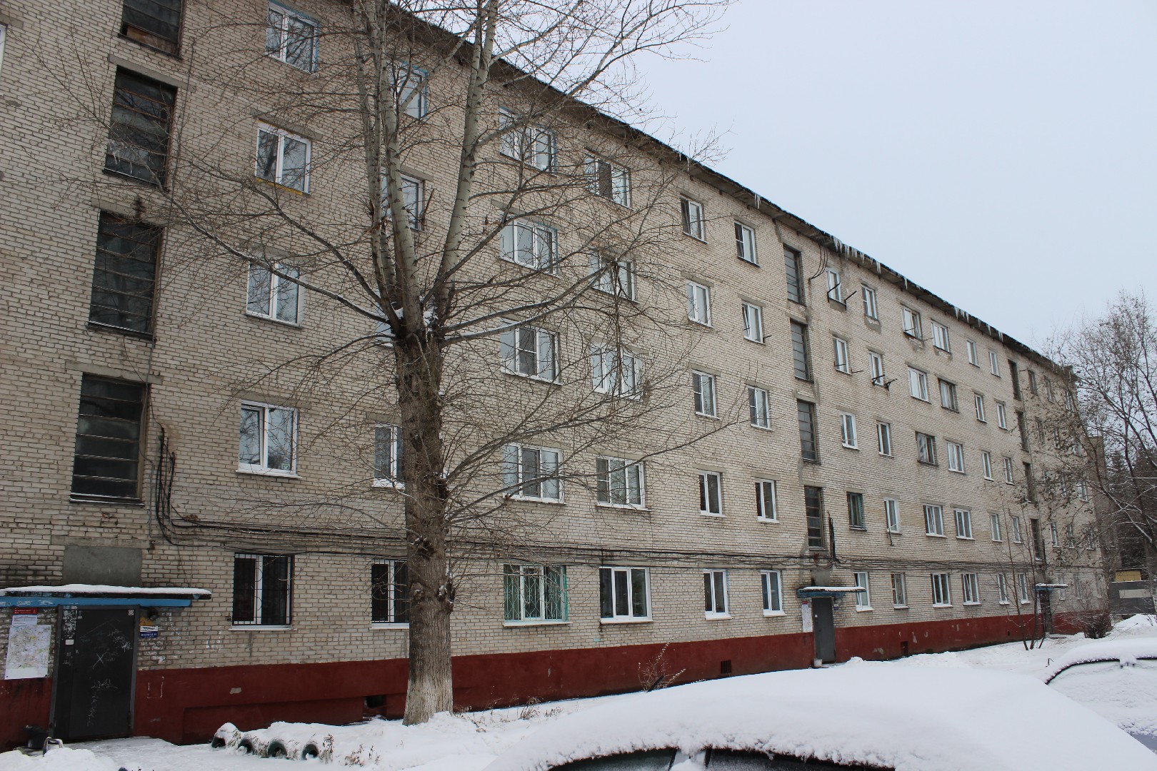 край. Алтайский, г. Барнаул, ул. Юрина, д. 257-фасад здания