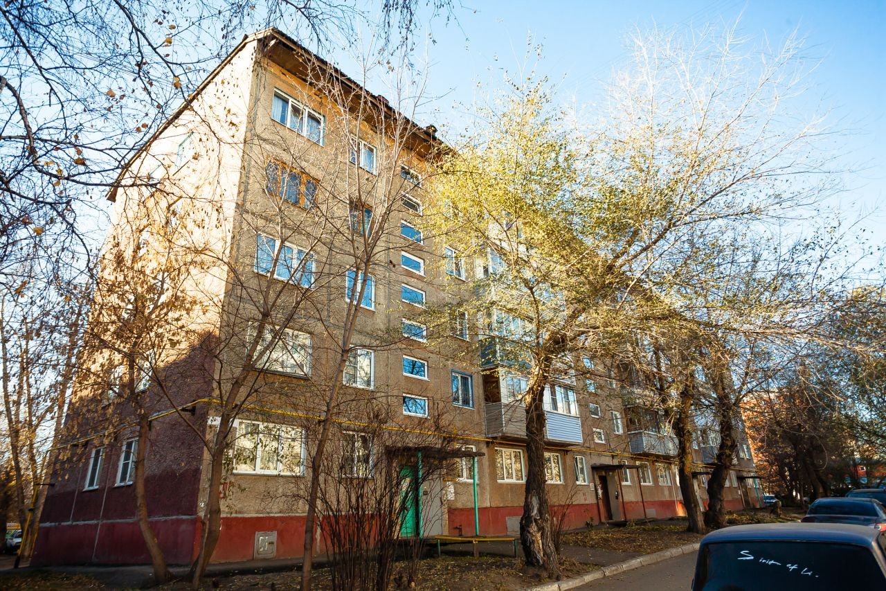 край. Алтайский, г. Барнаул, ул. Юрина, д. 261-фасад здания