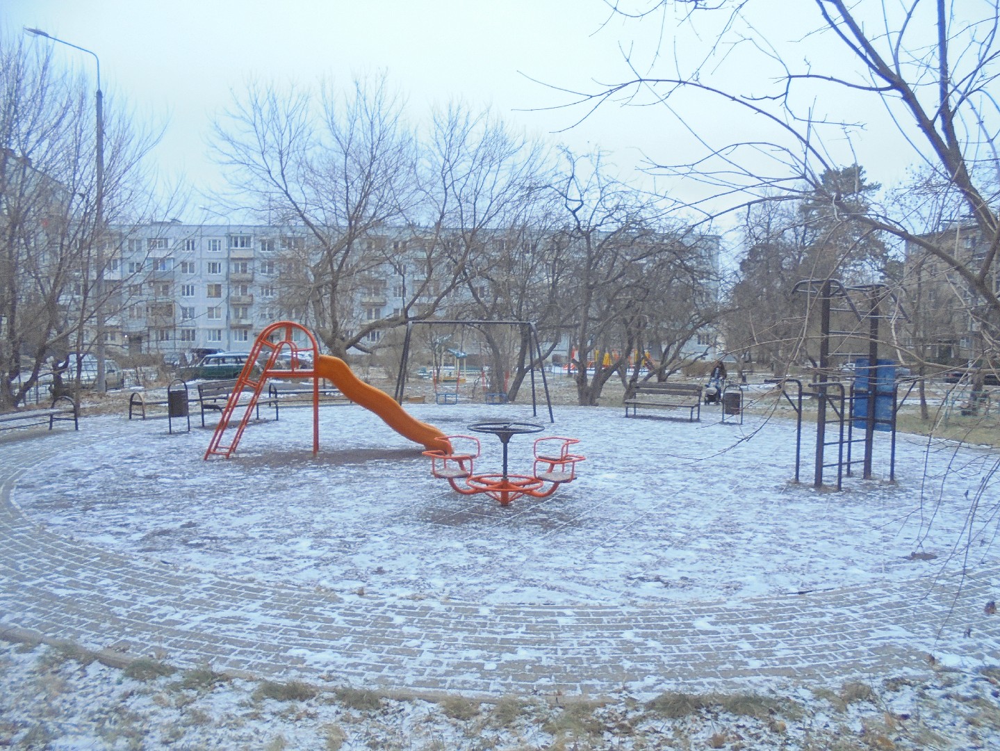 г. Москва, г. Троицк, пер. Парковый, д. 4-придомовая территория