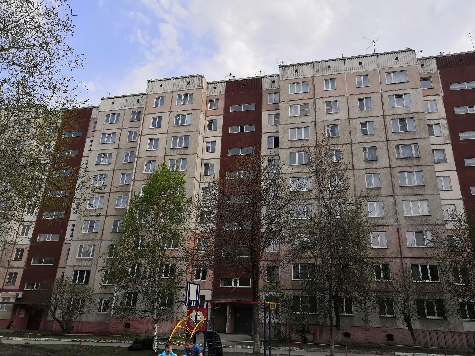 край. Алтайский, г. Барнаул, ул. Юрина, д. 299-фасад здания