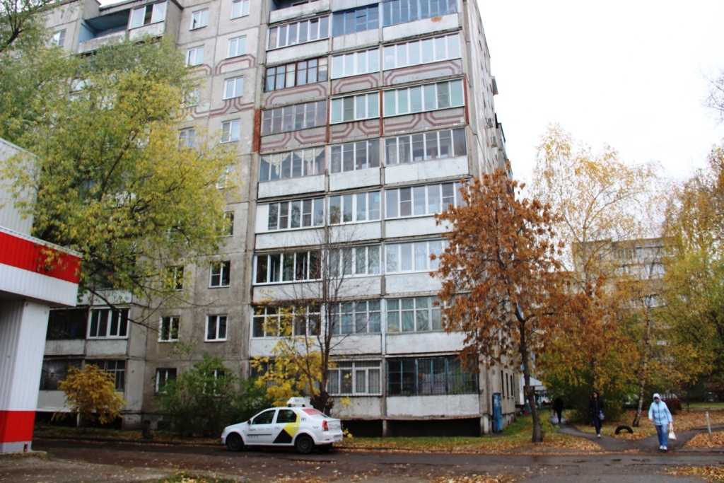 край. Алтайский, г. Барнаул, ул. Юрина, д. 307-фасад здания