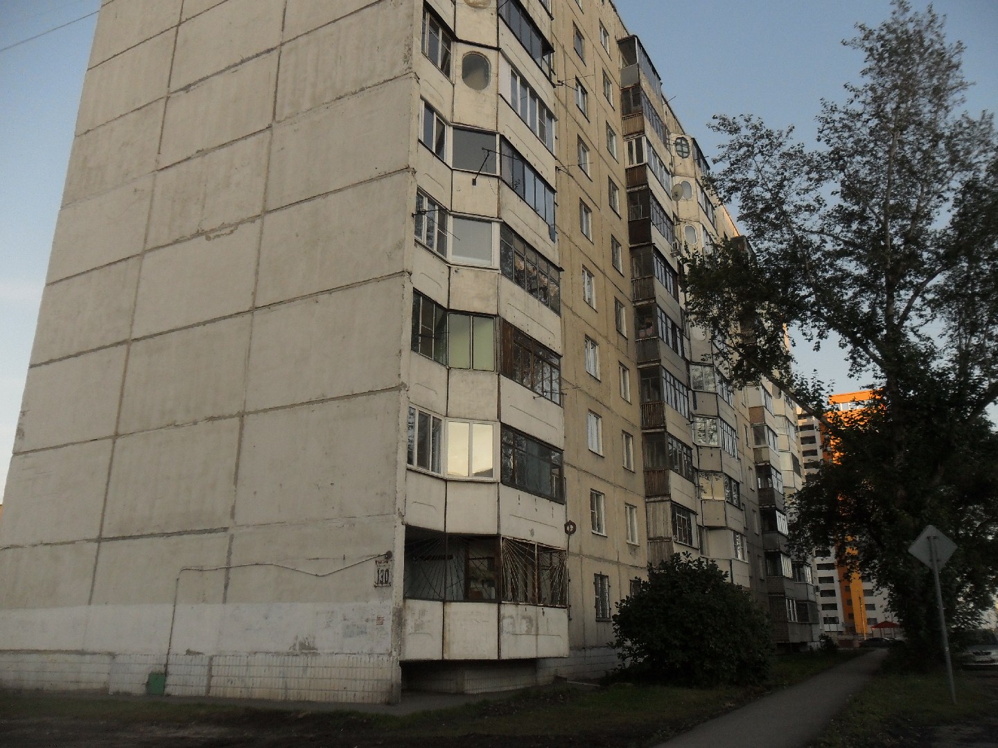 край. Алтайский, г. Барнаул, пер. Ядринцева, д. 130-фасад здания
