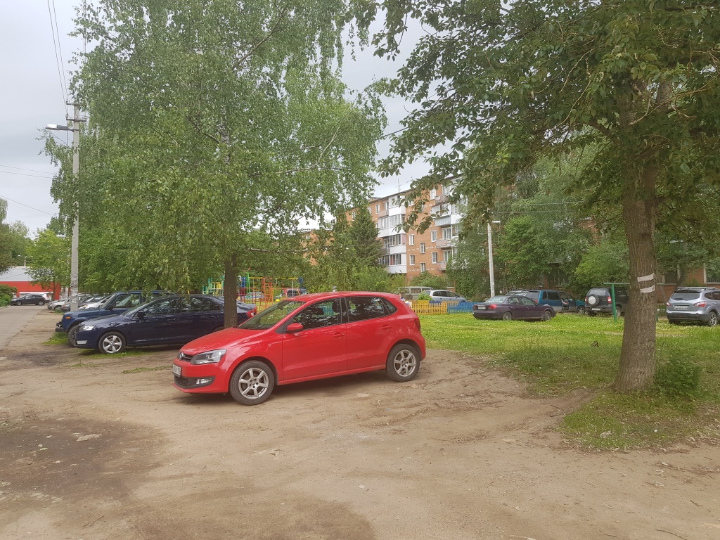 обл. Московская, р-н. Дмитровский, рп. Деденево, ул. Заводская, д. 11-придомовая территория