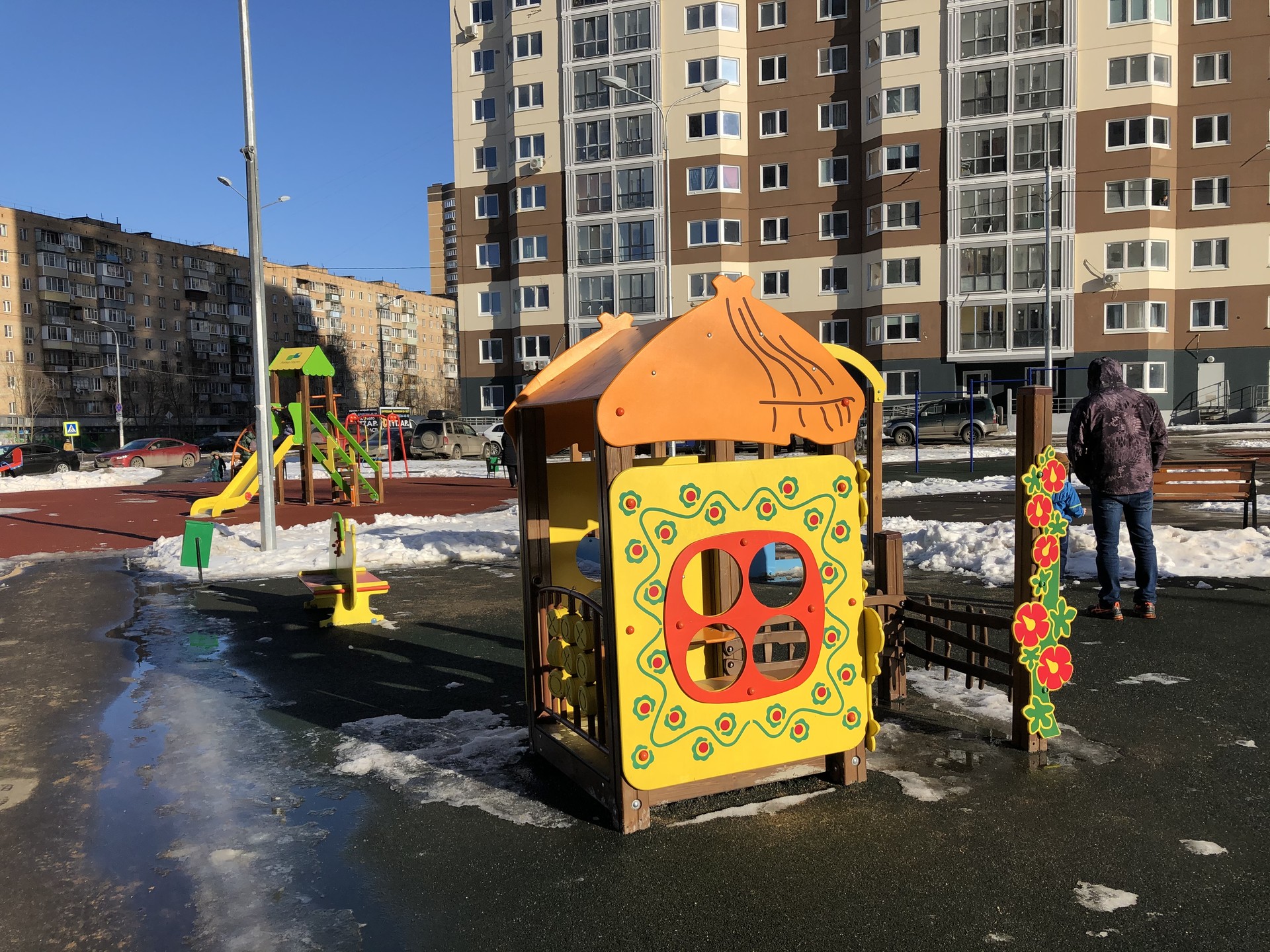 обл. Московская, г. Долгопрудный, ул. Новый Бульвар, д. 7-придомовая территория