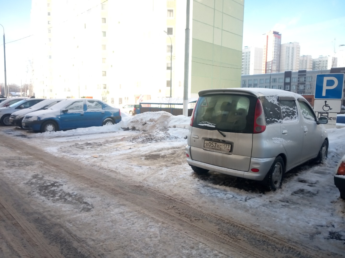 обл. Московская, г. Долгопрудный, пр-кт. Ракетостроителей, д. 3-придомовая территория