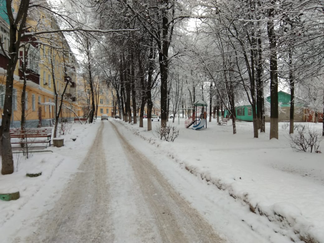 обл. Московская, г. Коломна, ул. Дзержинского, д. 16-придомовая территория