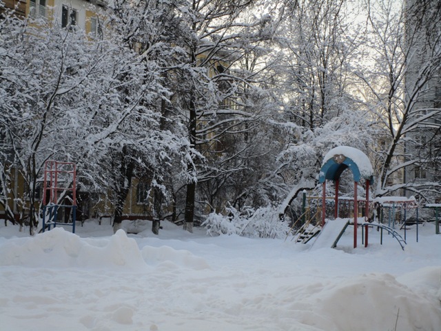 обл. Московская, г. Королев, ул. Дзержинского, д. 4-придомовая территория