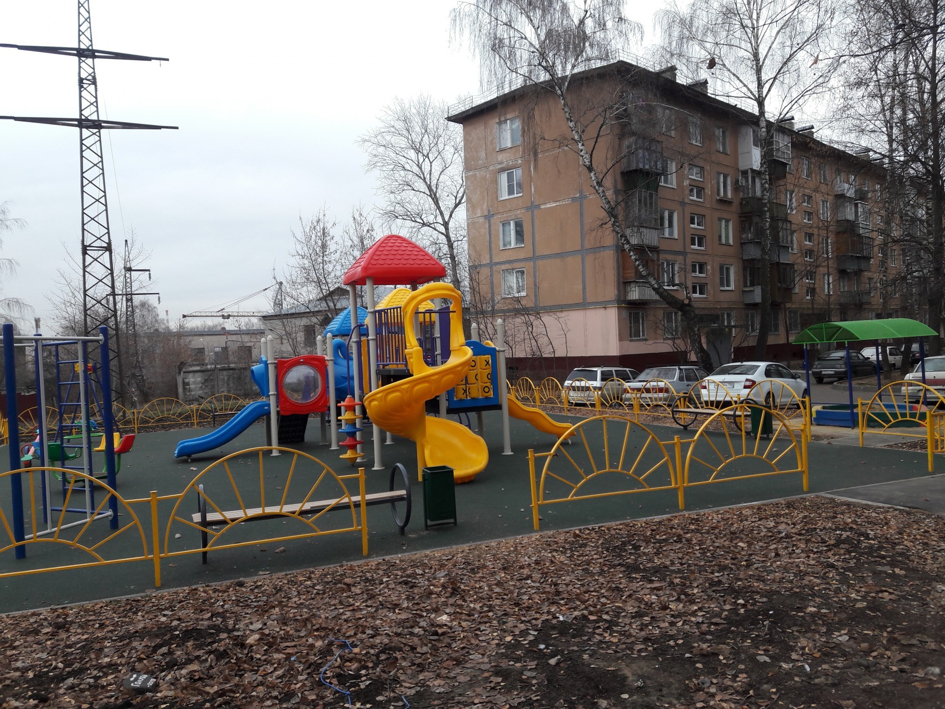 обл. Московская, г. Королев, мкр. Юбилейный, ул. Военных строителей, д. 5, к. -, стр. --придомовая территория