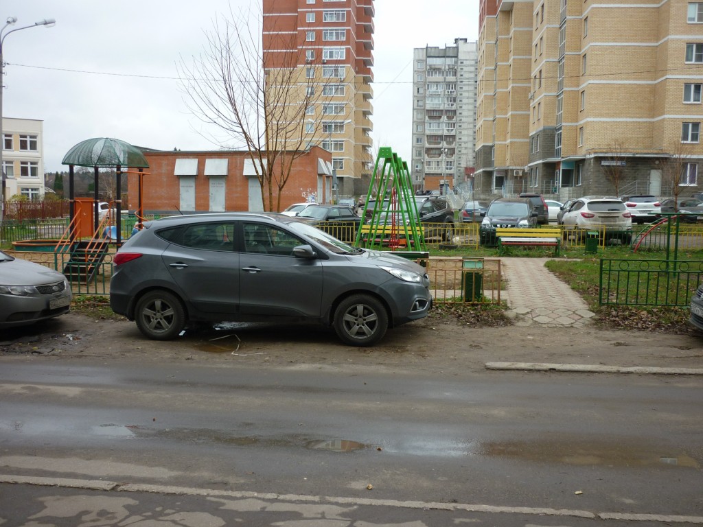 обл. Московская, г. Лобня, ул. Текстильная, д. 10-придомовая территория