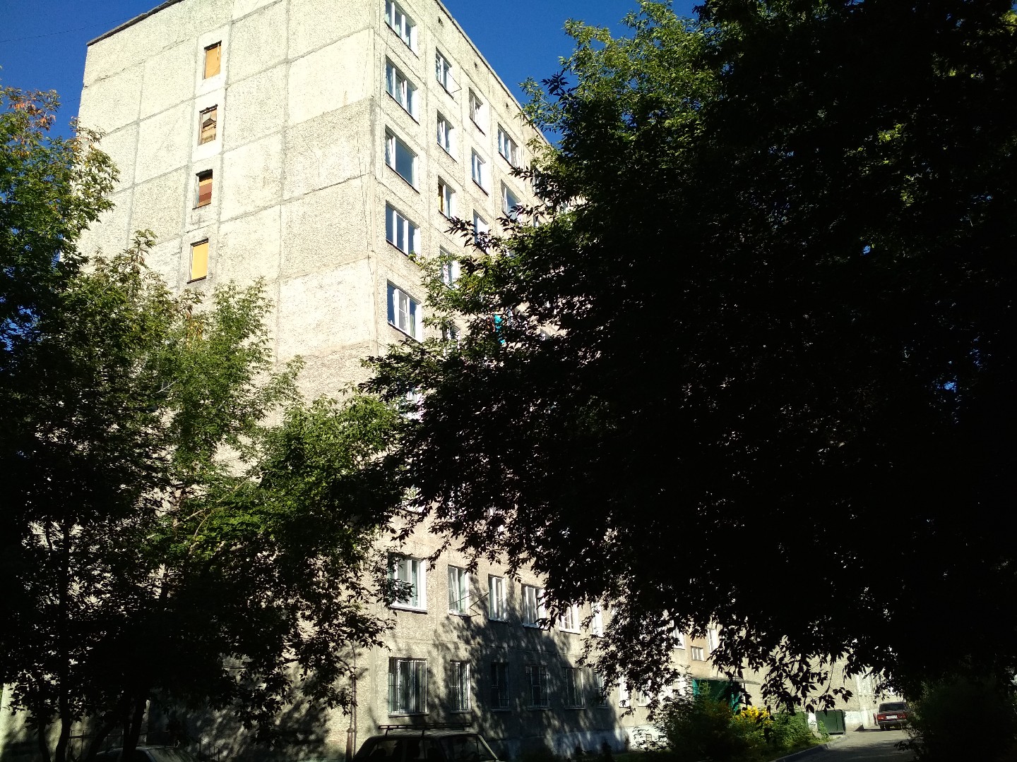 край. Алтайский, г. Барнаул, ул. 80 Гвардейской Дивизии, д. 4А, к. 2-фасад здания