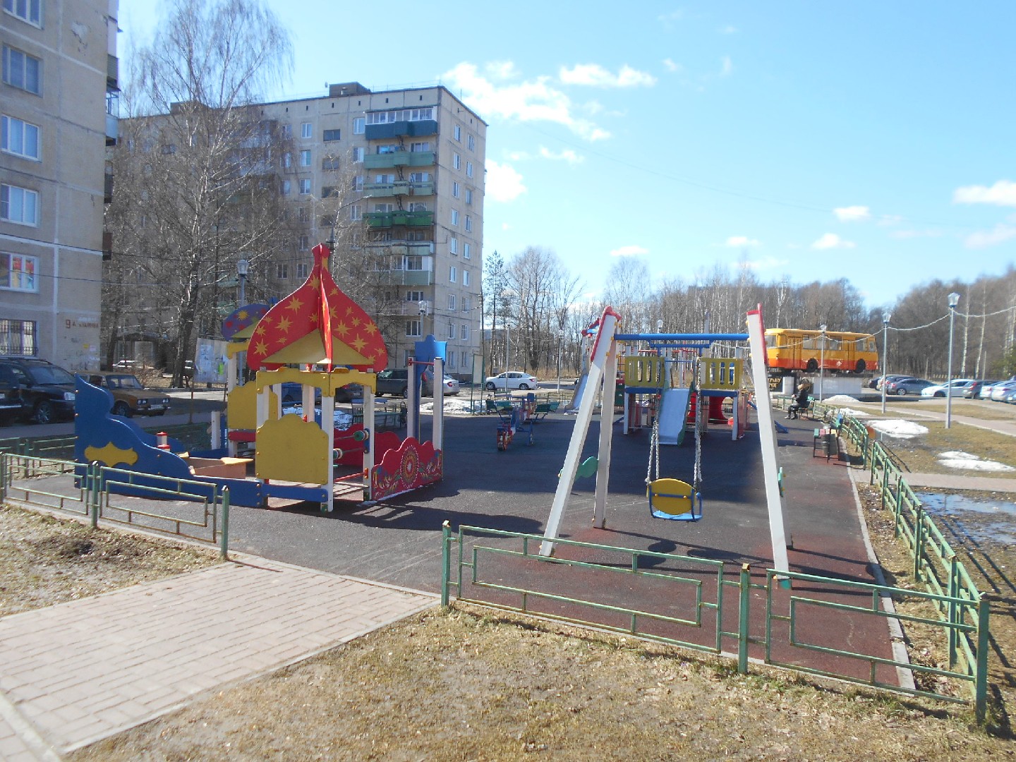 обл. Московская, р-н. Орехово-Зуевский, г. Ликино-Дулево, ул. Калинина, д. 8а-придомовая территория