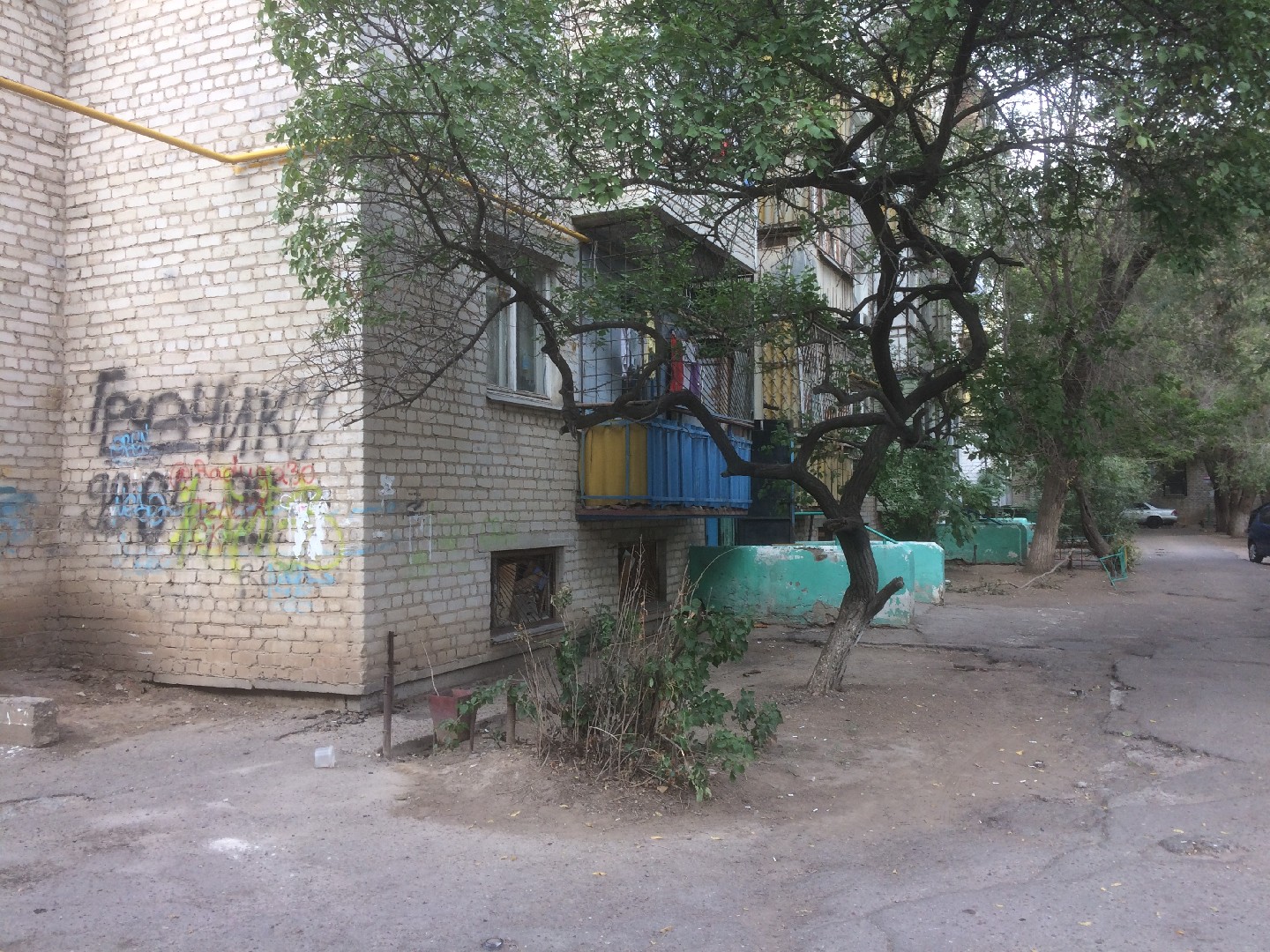 обл. Астраханская, г. Астрахань, ул. Адмирала Нахимова, д. 141-фасад здания