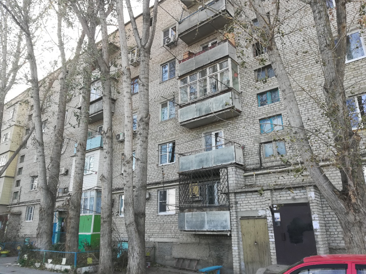 обл. Астраханская, г. Астрахань, ул. Адмирала Нахимова, д. 267-фасад здания