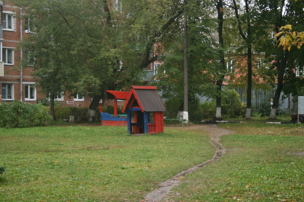 обл. Московская, г. Подольск, ул. Свердлова, д. 23-придомовая территория