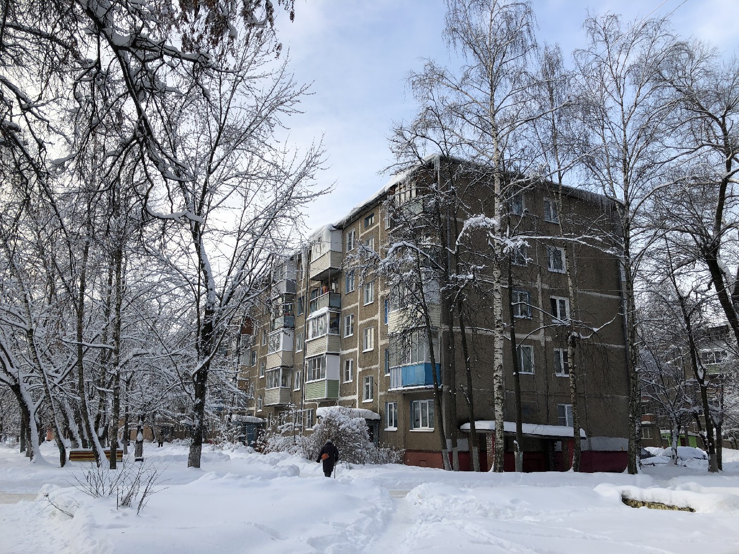 обл. Московская, р-н. Раменский, г. Раменское, ул. Космонавтов, д. 26-фасад здания