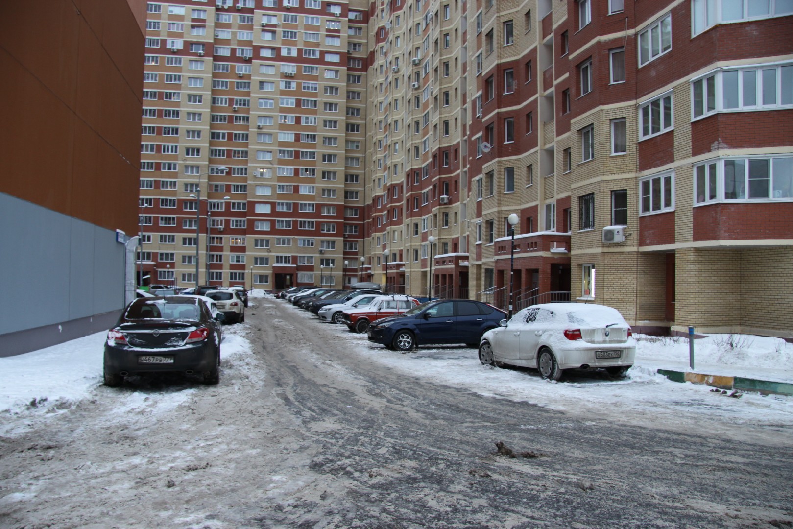 обл. Московская, р-н. Солнечногорский, рп. Андреевка, ул. Староандреевская, д. 43, к. 1-придомовая территория