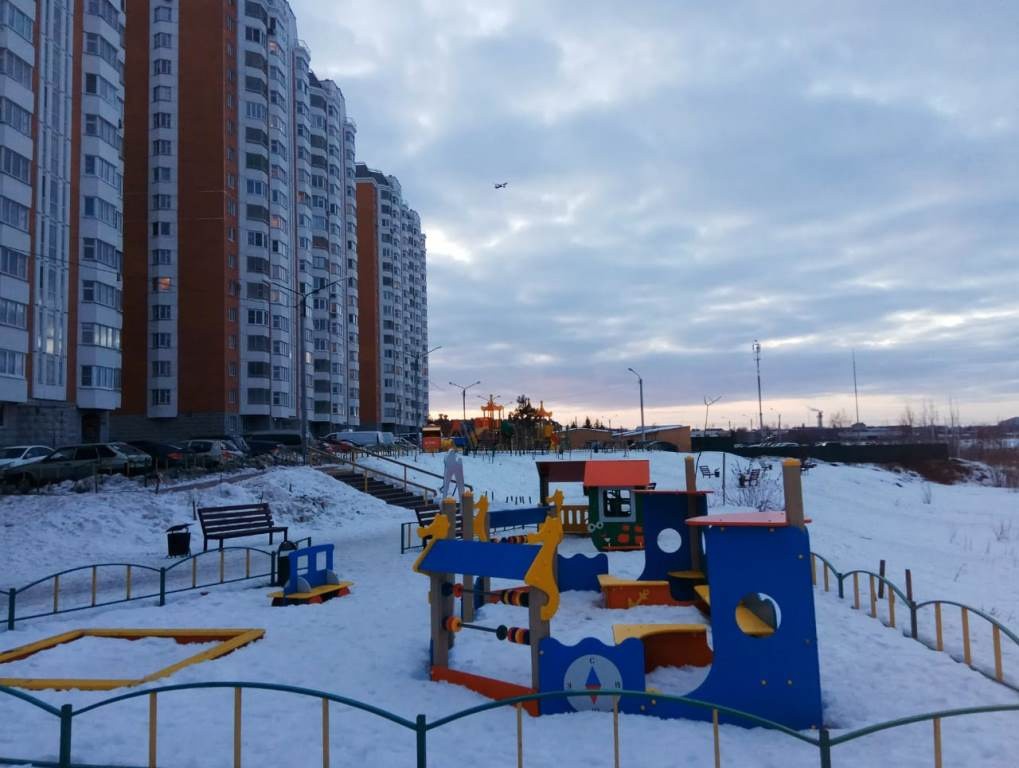 обл. Московская, р-н. Солнечногорский, д. Брехово, мкр. Школьный, д. -, к. 5-придомовая территория