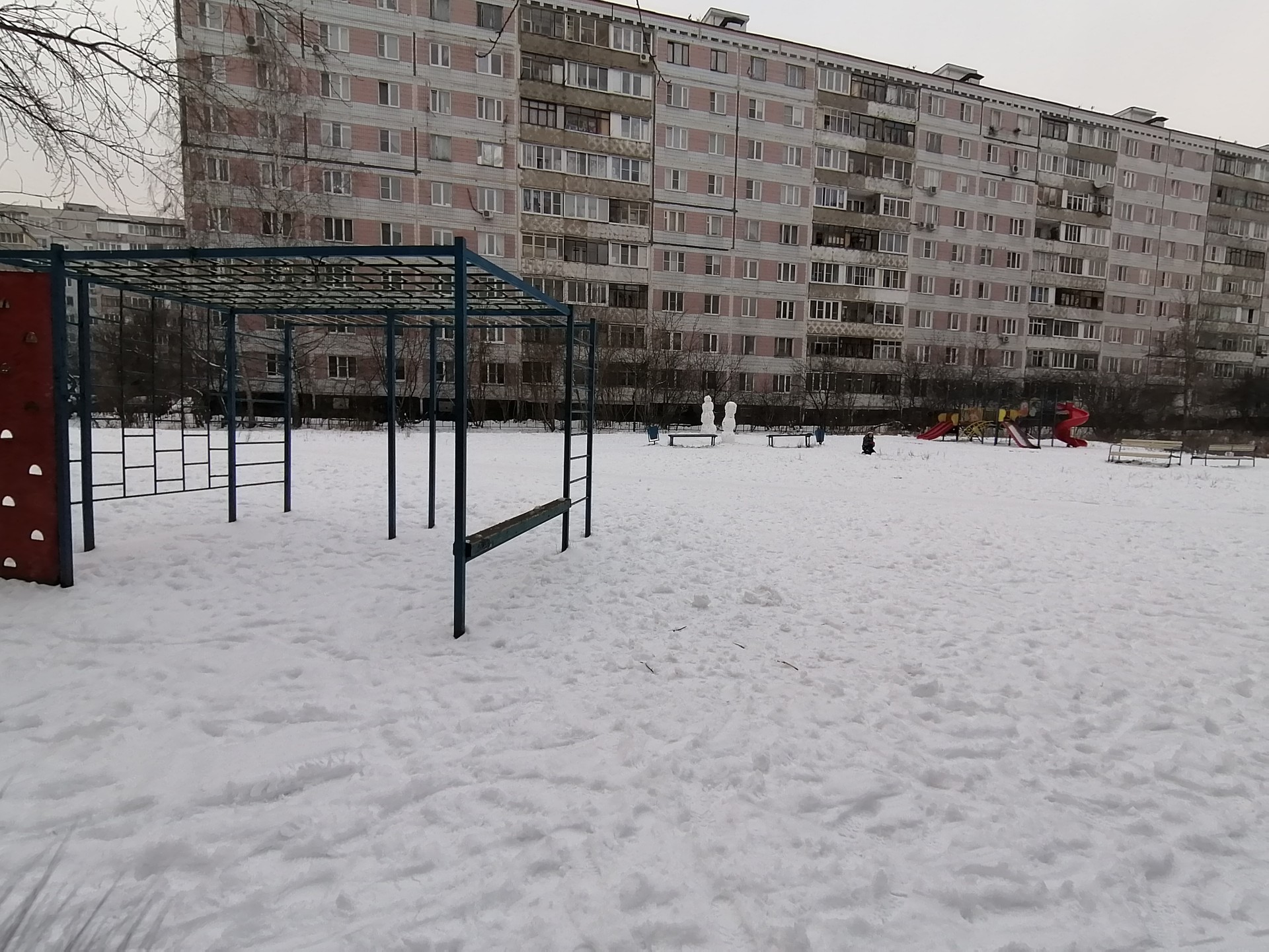 обл. Московская, г. Фрязино, проезд. Десантников, д. 11-придомовая территория