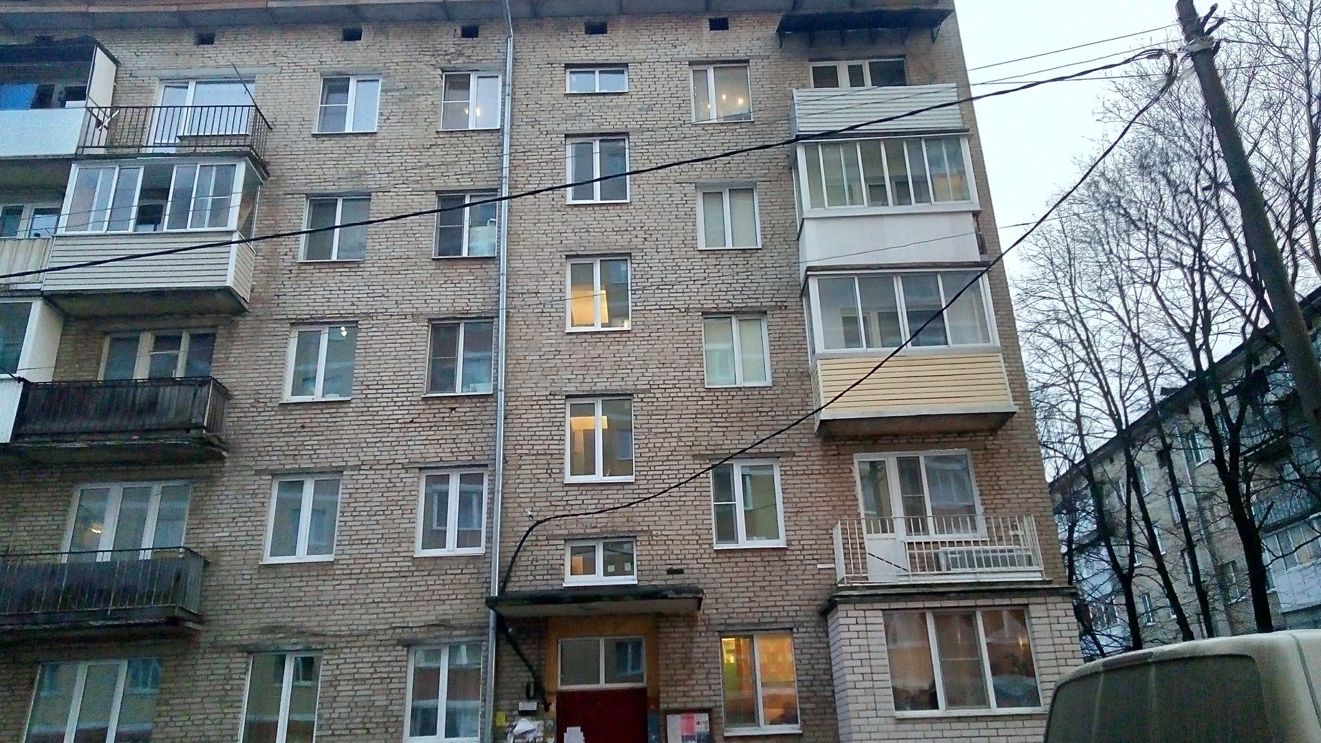 обл. Московская, г. Фрязино, ул. Нахимова, д. 19-фасад здания