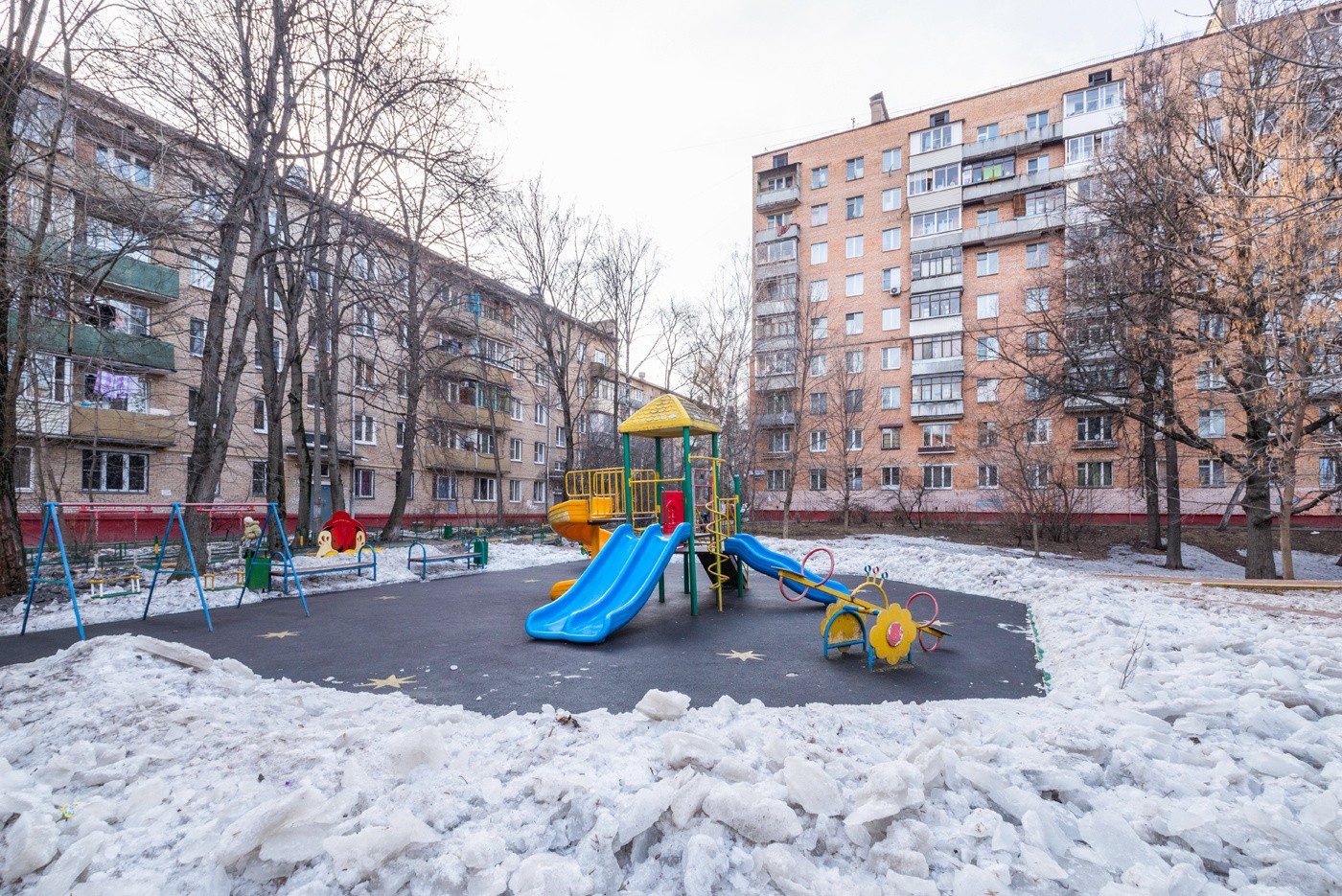 обл. Московская, г. Химки, ул. Кирова, д. 4-придомовая территория