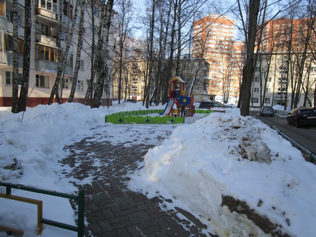 обл. Московская, г. Химки, ул. Лавочкина, д. 18-придомовая территория