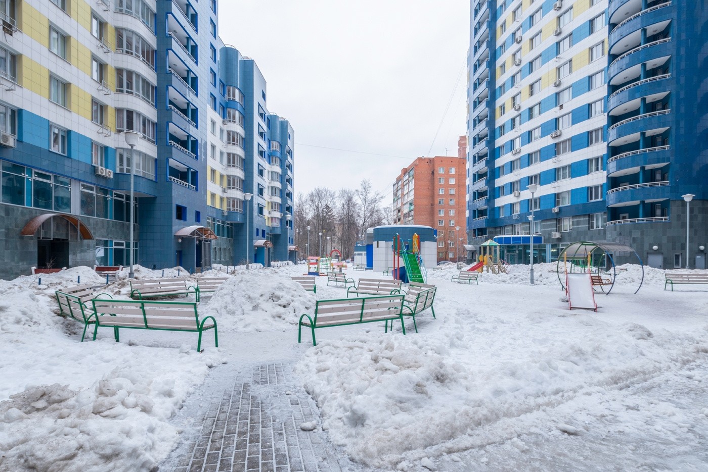 обл. Московская, г. Химки, ул. Московская, д. 21, лит. А-придомовая территория