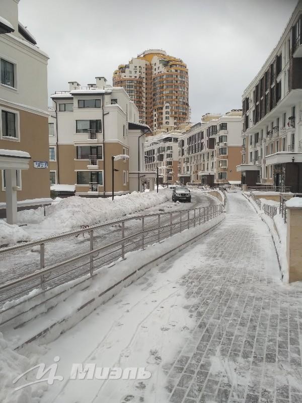 обл. Московская, г. Химки, ул. Юннатов, д. 17-придомовая территория