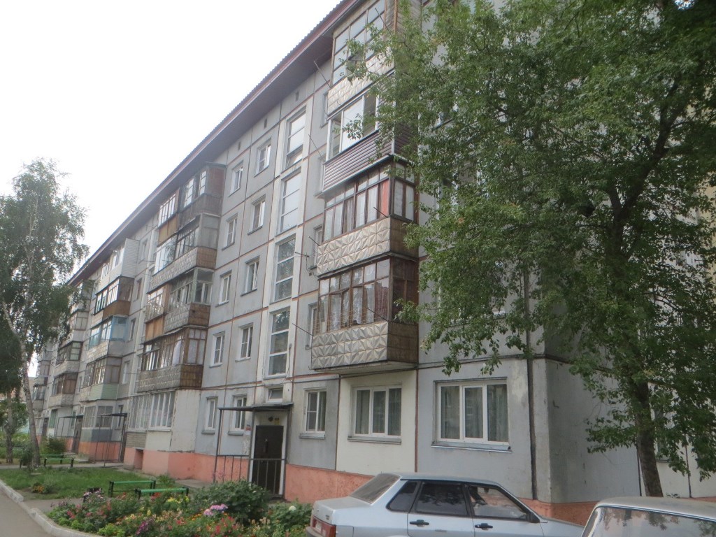 край. Алтайский, г. Бийск, ул. Короленко, д. 49-фасад здания