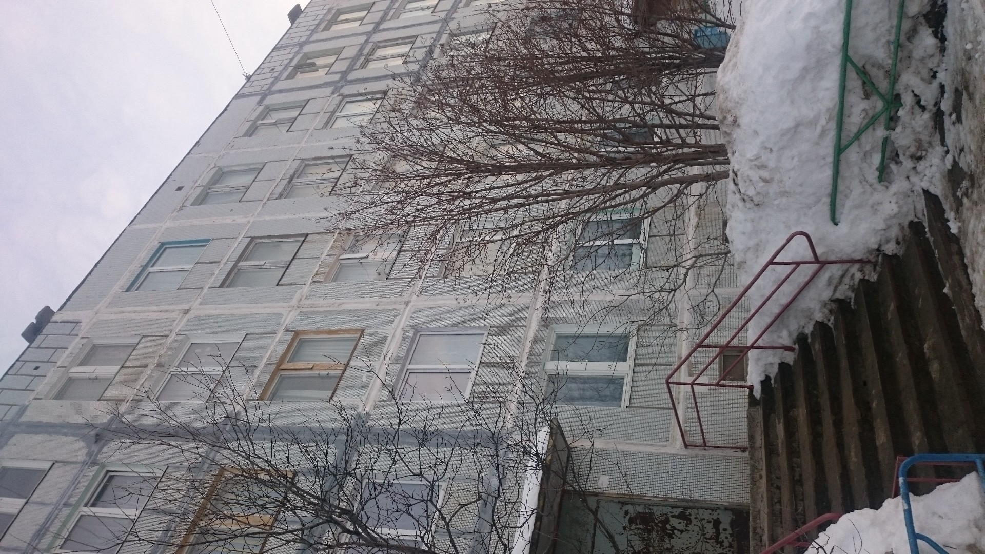 обл. Мурманская, г. Полярный, ул. Гаджиева, д. 10-фасад здания