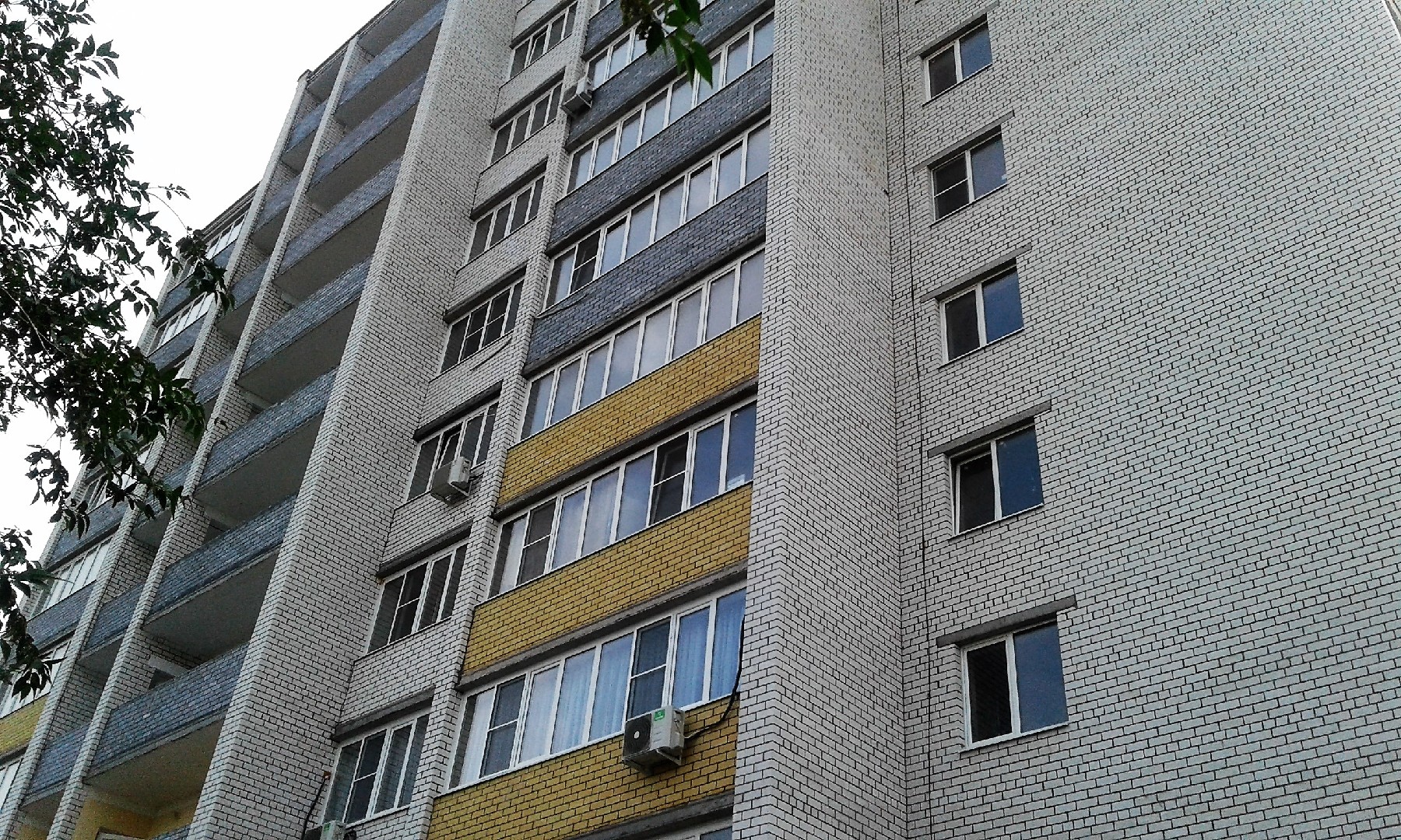 обл. Астраханская, г. Астрахань, ул. Перевозная 1-я, д. 131б-фасад здания