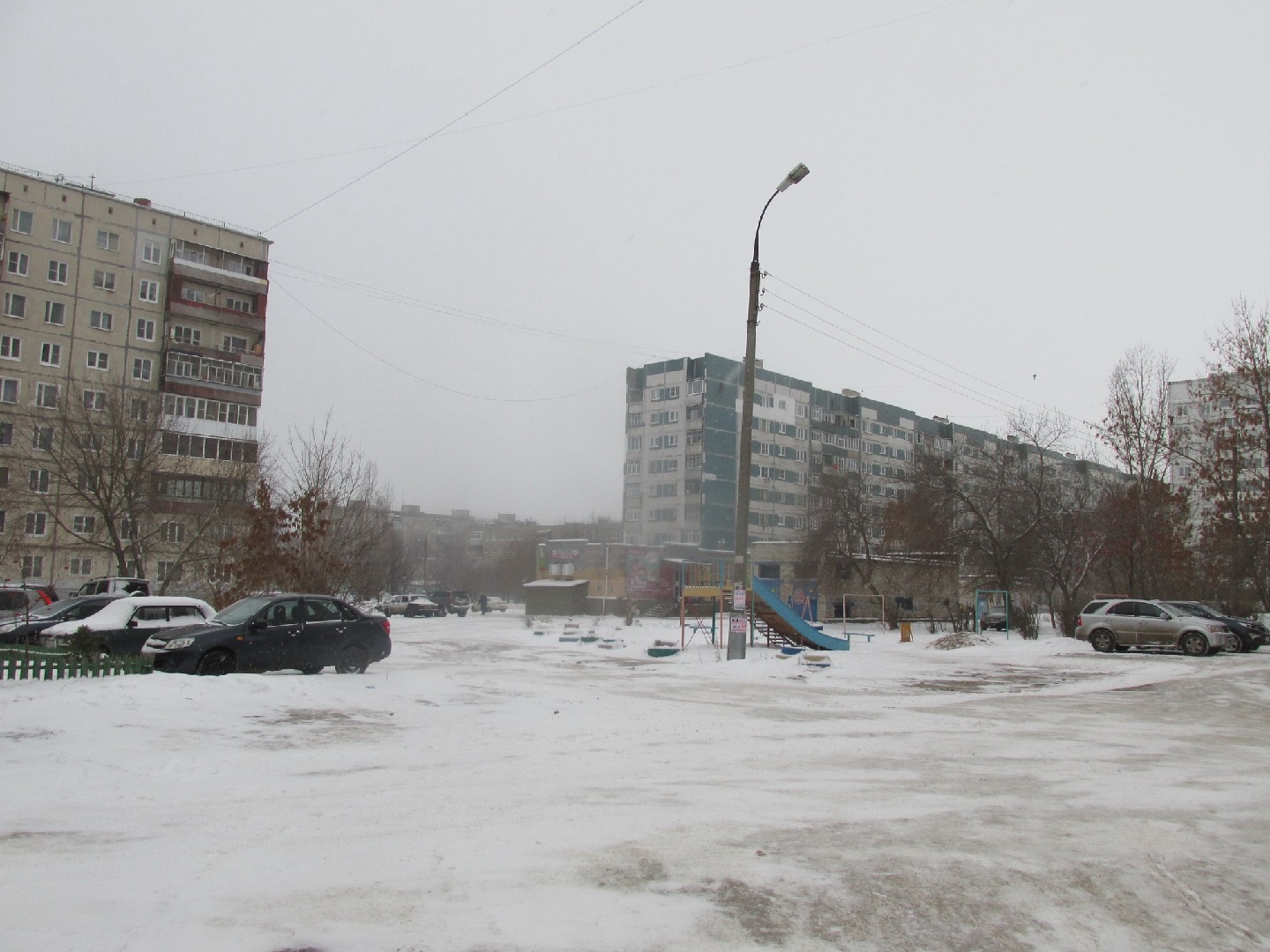 обл. Нижегородская, р-н. Городецкий, г. Заволжье, ул. Пономарева, д. 6-придомовая территория