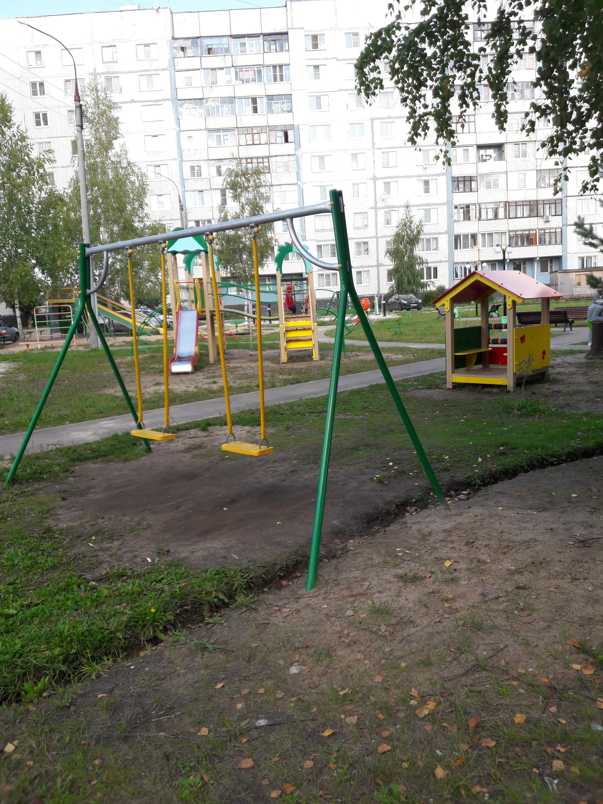 обл. Нижегородская, р-н. Городецкий, г. Заволжье, ул. Рождественская, д. 8-придомовая территория