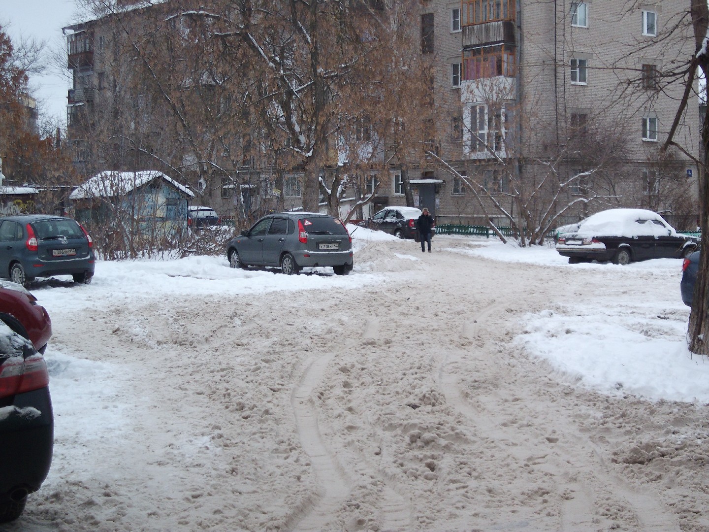 обл. Нижегородская, г. Дзержинск, ул. Бутлерова, д. 8-придомовая территория