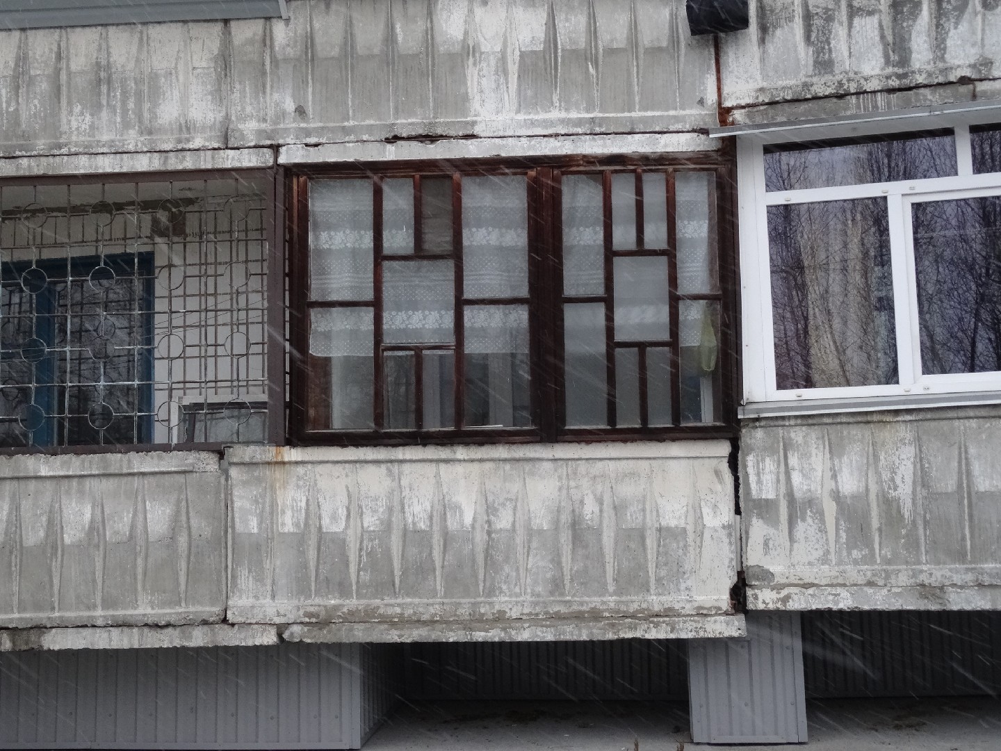 край. Алтайский, г. Бийск, ул. Льнокомбинат, д. 10-фасад здания