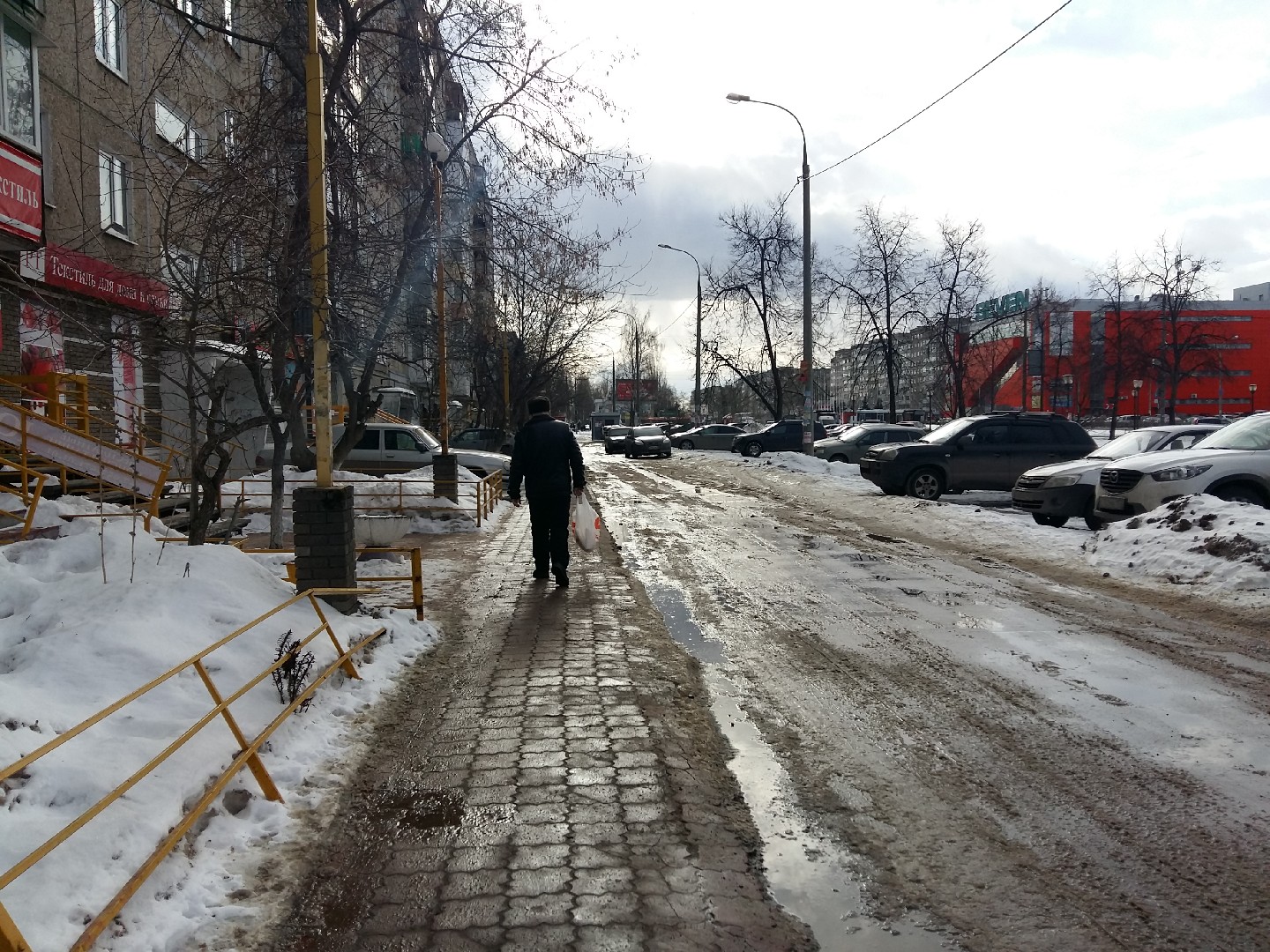 обл. Нижегородская, г. Нижний Новгород, пр-кт. Кораблестроителей, д. 11а-придомовая территория