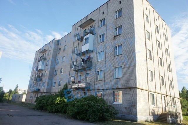 обл. Новгородская, р-н. Валдайский, г. Валдай, ул. Молодёжная, д. 9-фасад здания